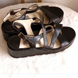 Kenneth Cole reaction sz 7 strappy platform sandal